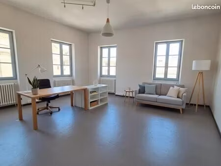 bureau 28 m²