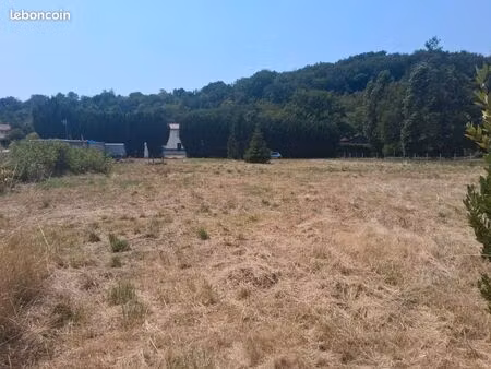 terrain 2350m2 constructible