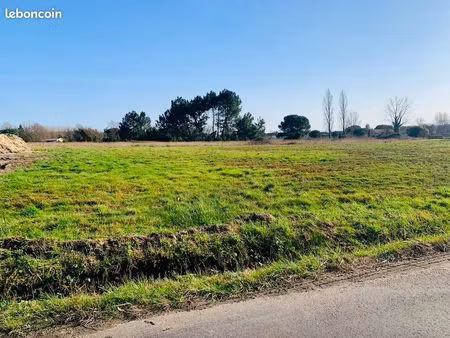 terrain 630 m² saint savin