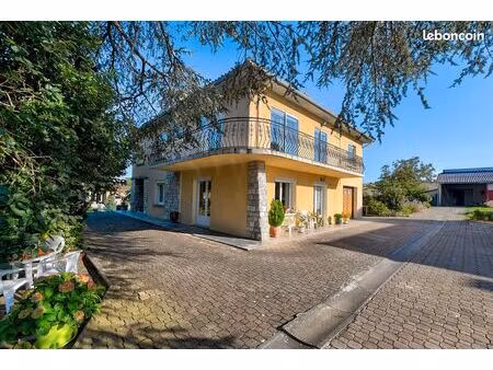 maison 6 pièces 209 m²