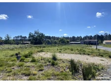 terrain à bâtir de 650 m² à le porge (33)