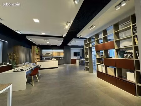 local commercial 550 m²