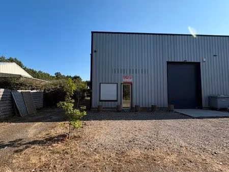 local/entrepot/stockage > betton