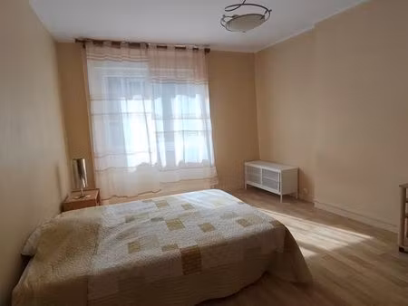 loue grand t1 meublé en centre ville de fougères