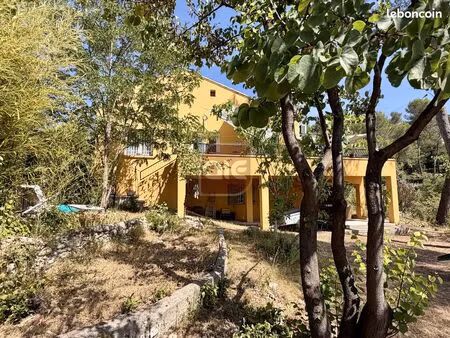 villa 8 pièces 150 m²