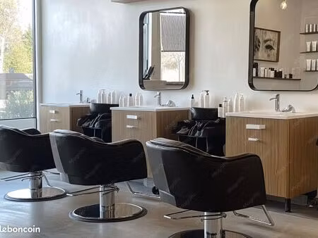 salon de coiffure 100 m² – 7 postes – clé en main – parking