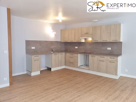 montaigut-en-combraille  duplex de 74m² - 610 €/mois cc