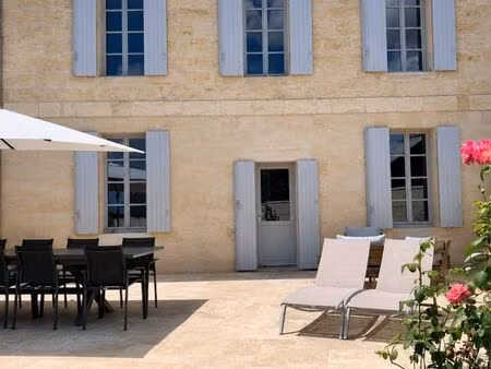 maison en pierre rénovée de 125 m² – 5 chambres – terrasse de 65 m² – jardin – garage