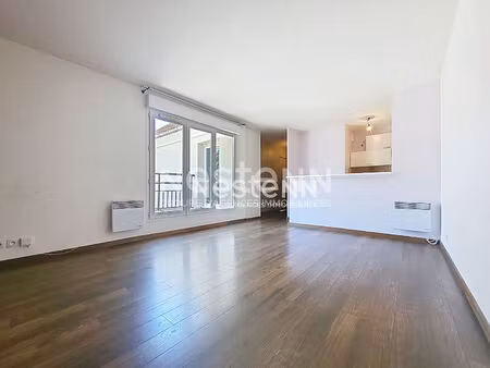 appartement 2 pièces 42 m² à louer à guyancourt avec parking et balcon