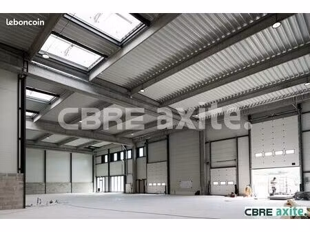 local d'activite 1250 m² villefontaine