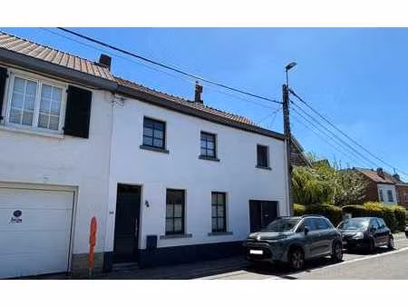 jolie maison de village - 2 ch + 1 bureau - superbe jardin