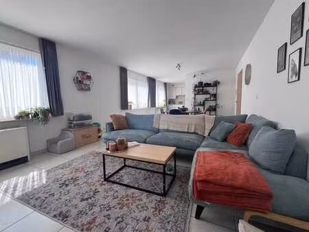 ruim appartement met 2 slaapkamers  zonnig terras en gara...