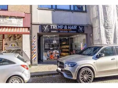immeuble commercial à un emplacement de choix dans le centre