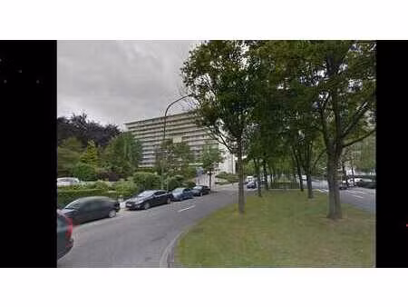 woluwe shopping center - grand garage box en parfait état