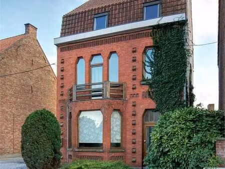 volledig gerenoveerde woning met 5 slaapkamers