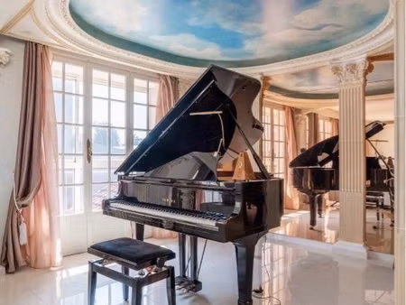 location the golden suite (spa & piano)