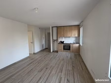à louer f2 au chatelet en brie