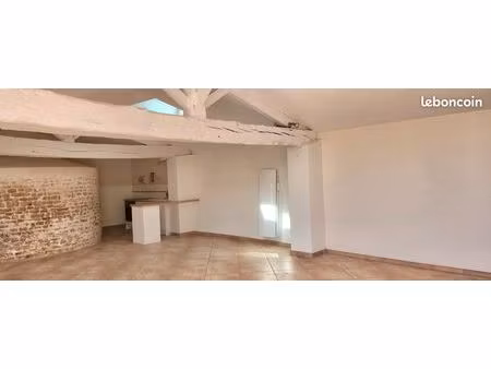 grand studio atypique à louer