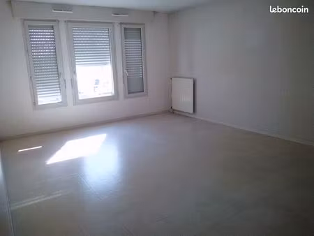 loue appart 64 m2 + garage miramas