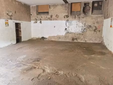 parking/box 60 m² aurillac