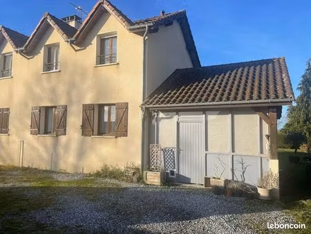 maison à louer dans qurtier calme