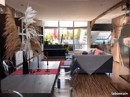 duplex meublé avec terrasse – 122 m² au sol – disponible au 1er septembre