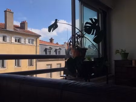 studio centre ville nancy dans petite résidence sécurisée 3ème étage proche fac de droit
