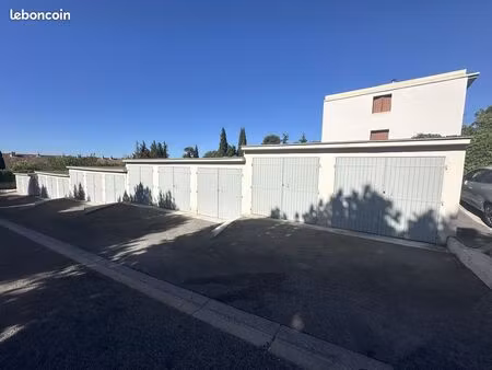 parking/box 16 m² aix-en-provence