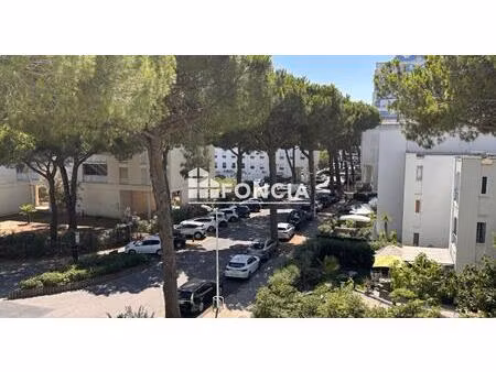 centre ville : lumineux studio de 25 m2 habitable en dernier étage sans résidence au calme