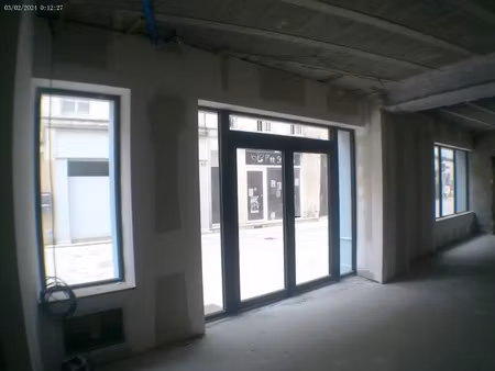 location locaux professionnels 2 pièces 77 m² à cognac (16100)  1 088 €