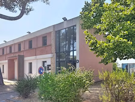 location locaux professionnels 15 m² à les pennes-mirabeau (13170)  614 €
