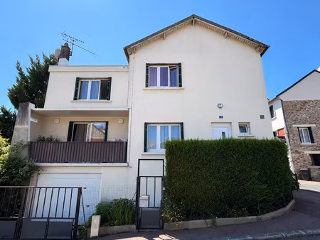 maison de ville située au coeur du vieux village