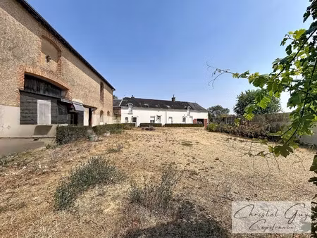 sarthe (72)  propriété à vendre sur plus de 4 hectares  habitation et nombreuses dépendanc
