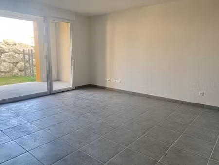 t3 avec parking et terrasse à juvignac