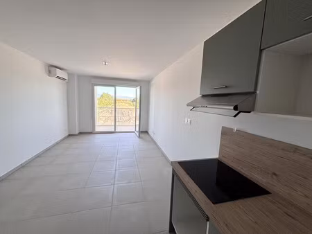 t2 avec balcon et parking à monteux