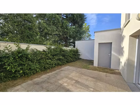 veigné - maison meublée t4 avec garage et jardin