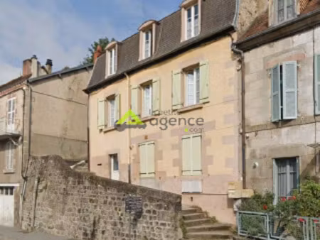 aubusson t2 de 35 m2 en rez-de-chaussée proche commerces