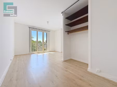 appartement t1 de 27 93 m2 - parking / cave / ascenceur