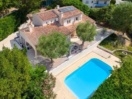villa familiale (4 chbres) avec piscine + studio indépendant et excellente performance...