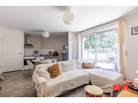 a vendre blot immobilier - bel appartement contemporain t2 de près de 50 m² - thorigné-fou