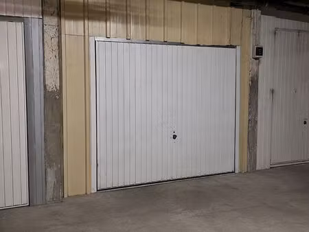 vitrolles - box fermé 18 m2