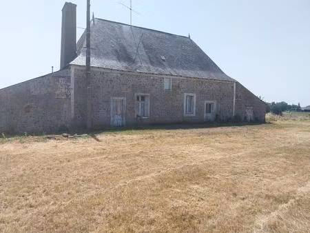 beaux volumes ancien corps de ferme a renove