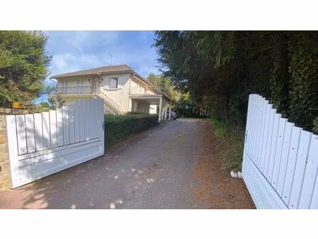 maison familiale sur terrain de 1385 m2  surface au sol de 191m2