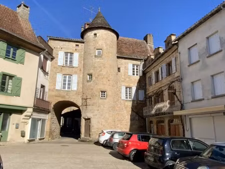 ensemble immobilier de caractère comprenant une maison d'habitation d'environ 120 m² avec.