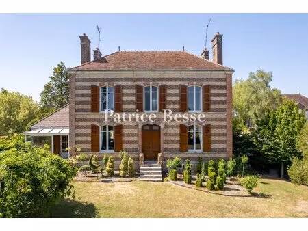 à 5 min de troyes et 1 h 30 de paris  une élégante maison de maître du 19e s. et son...