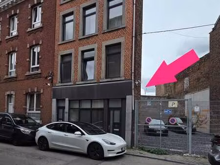 appartement avec petite cour à proximité des écoles