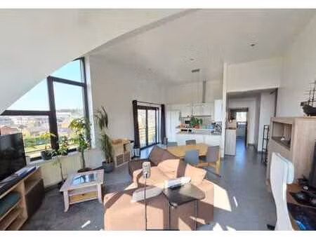 appartement 2 ch. à jambes  beaux volumes et lumineux