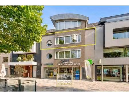 appartement moderne avec 2 chambres et une terrasse  situé a