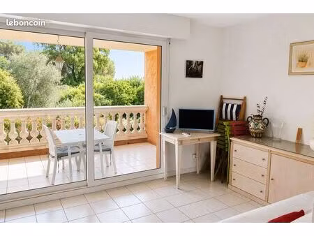rare à saint-clair : t2 lumineux avec grande terrasse  piscine et parking