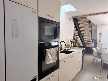 maison rénovée moderne en pierre